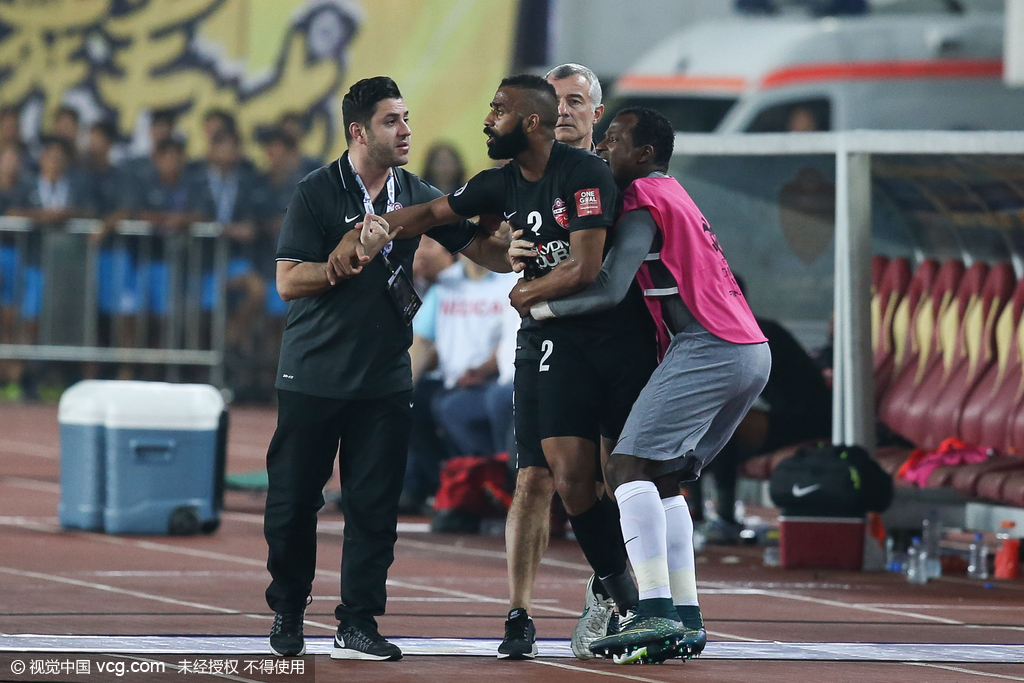 莱比锡队长染红离场导致惨遭逆转  